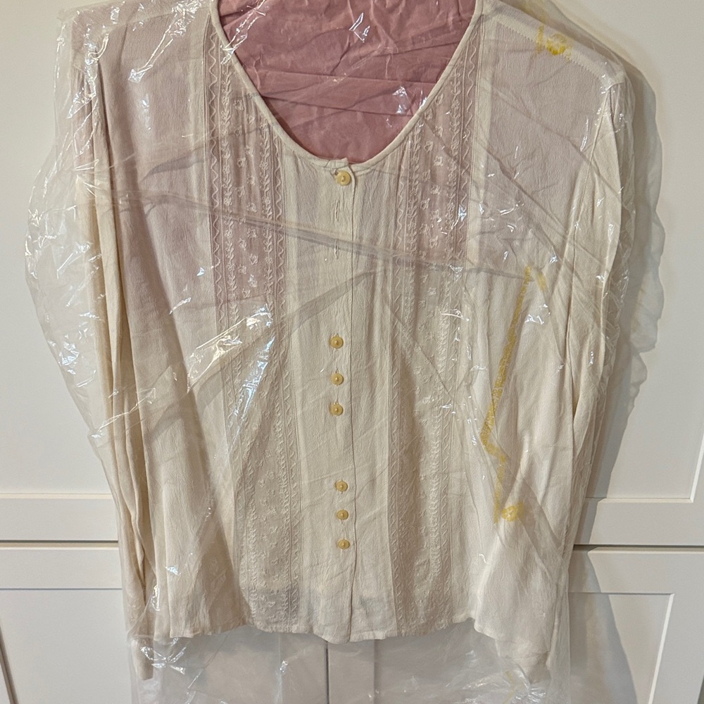 Vintage Women’s Cream Button-Front Blouse with Lace Pintuck Detail